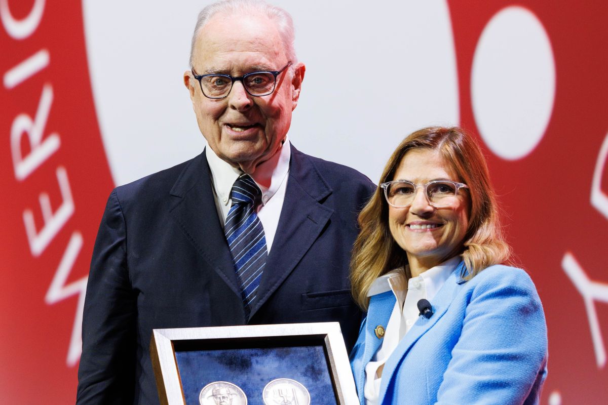 Dr. Rainer Storb Receives the Wallace H. Coulter Award  