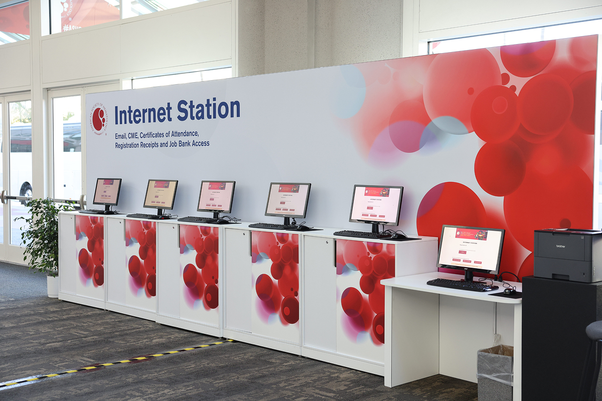 A photo of the internet station displaying computers at the ASH Annual Meeting.